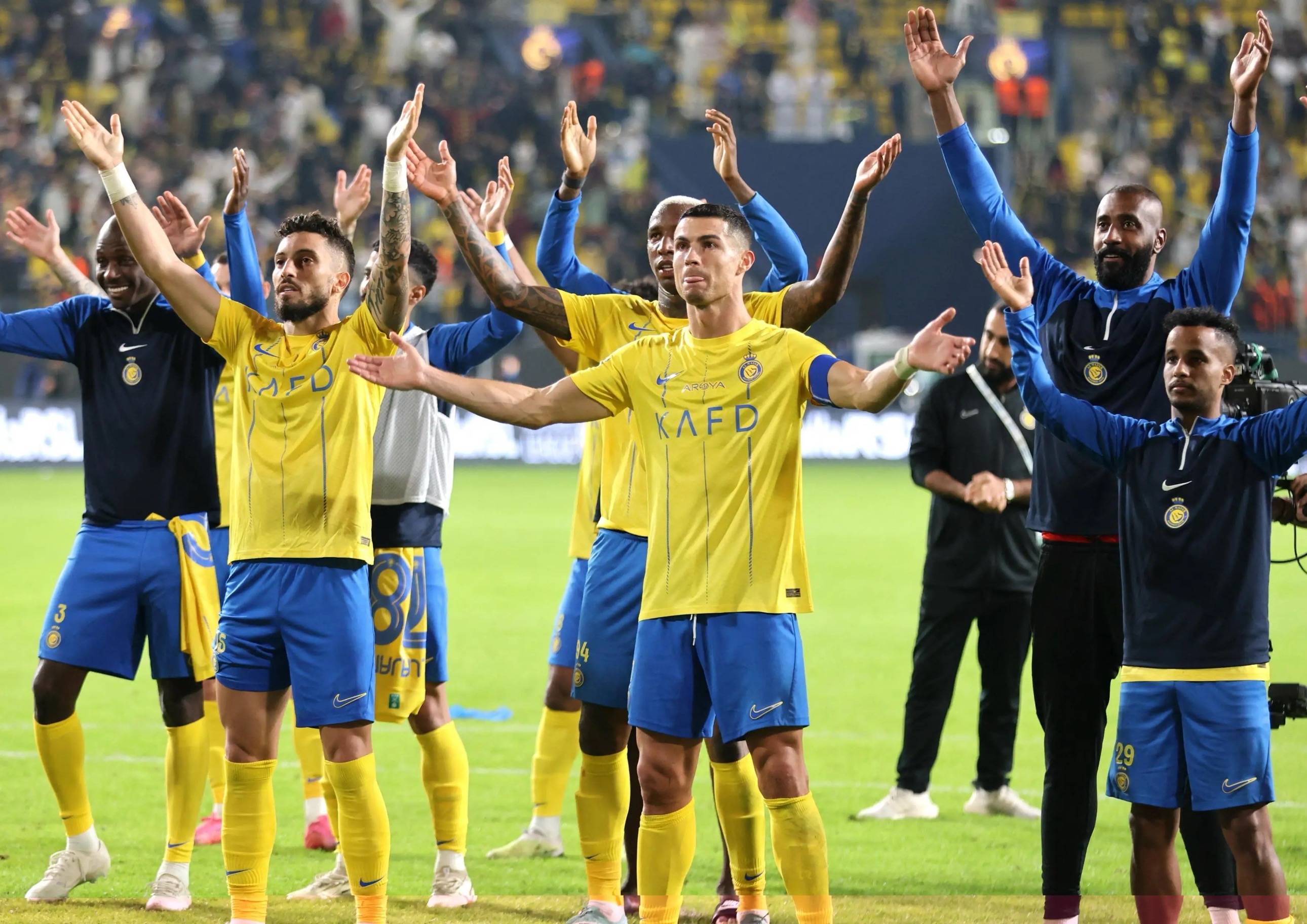 关于C罗迎来十五赛季出色发挥,RNG观众热烈欢呼!赢得满堂喝彩的信息 关于C罗迎来十五赛季出色发挥,RNG观众热烈欢呼!赢得满堂喝彩的信息